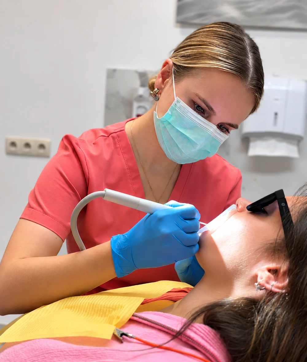 Teeth cleaning at LumiDent: scaling for a patient wearing protective glasses