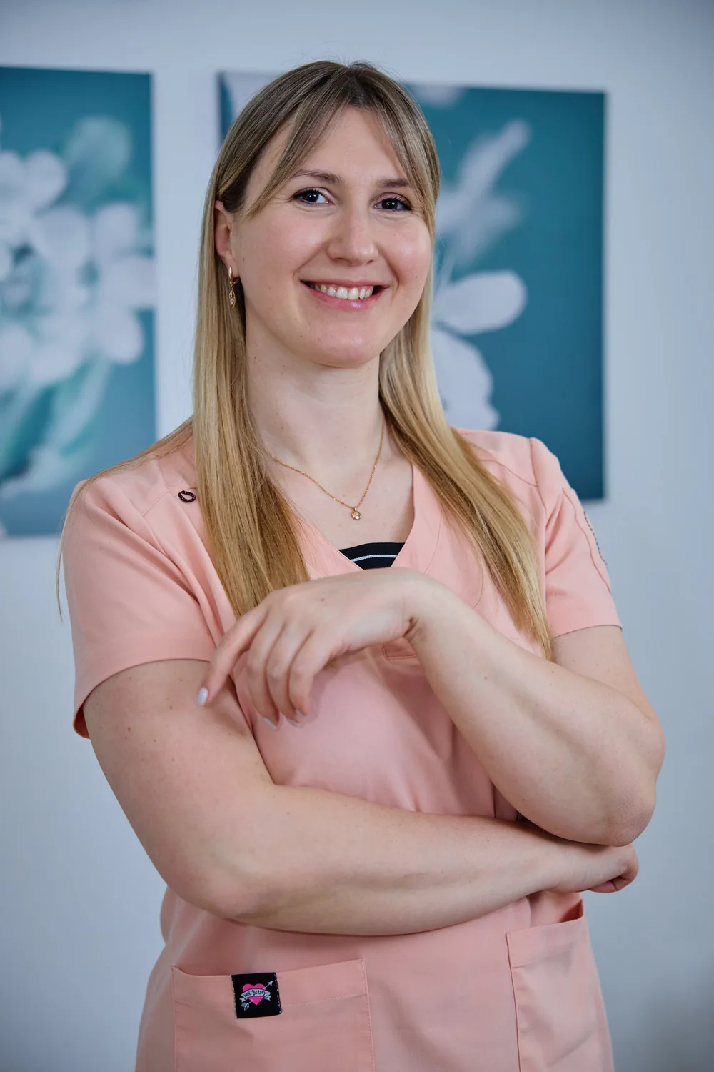 Portret lek. dent. Julii Kartynnik w odzieży medycznej